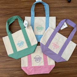 Trader Joe’s limited Mini Pastel Canvas Tote Bag Set Of 4 (NEW)
