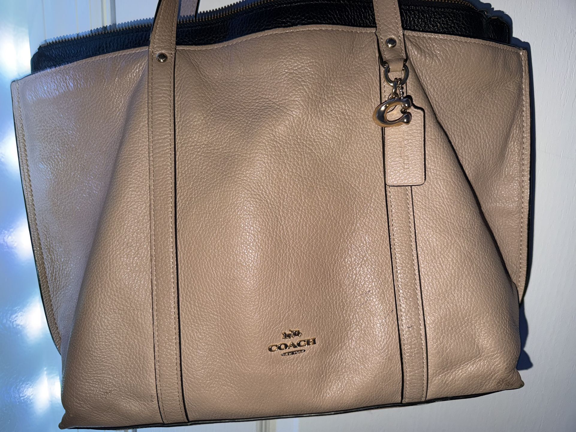 🎅 Coach Tote – Santa Checked, This One’s Definitely On The Nice List 🎅