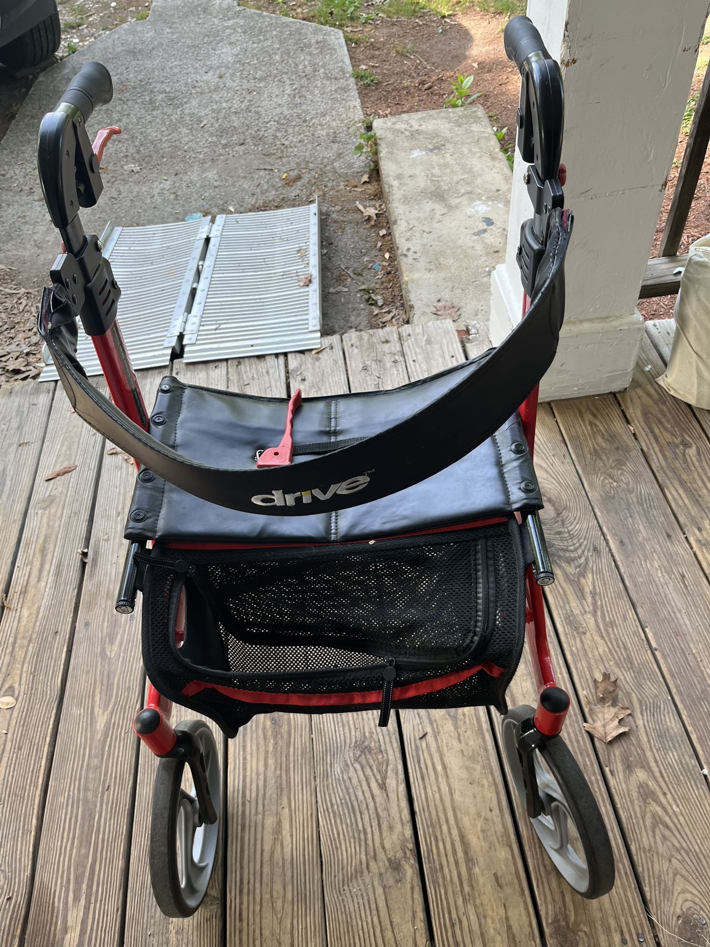 Walker With Seat, Drive brand, *Broken Brake*