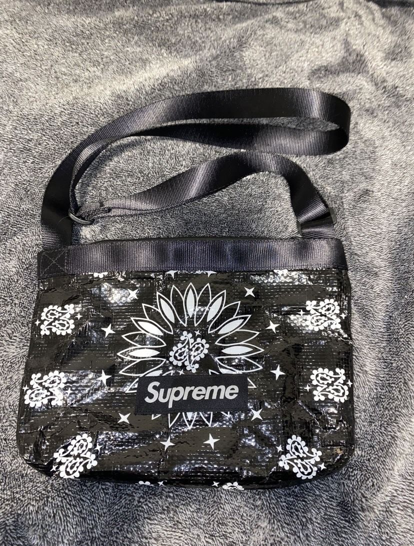 Supreme Bandana Tarp Side Bag for Sale in Lynwood, CA - OfferUp