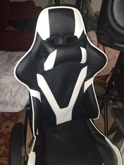 Black and White Racing Style Gaming Chair