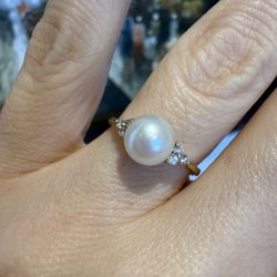 14K Yellow Gold Pearl And Diamonds Ring 