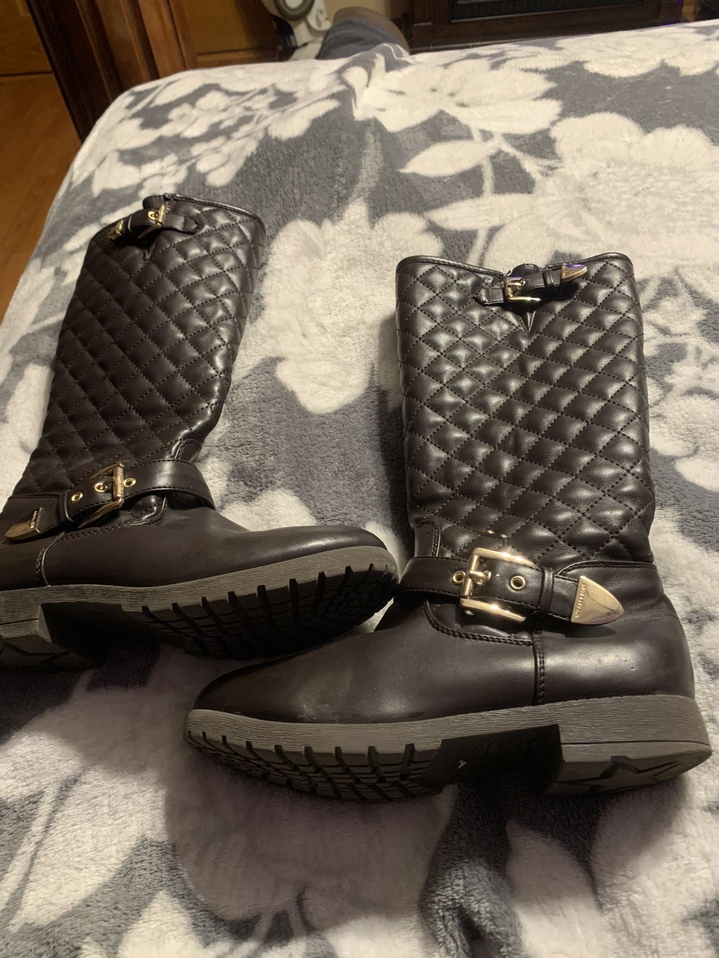 Michael Kors Girls Boots Size 3 Like New Condition