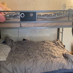 Bunk Bed Twin/full Comes With Beds!!!
