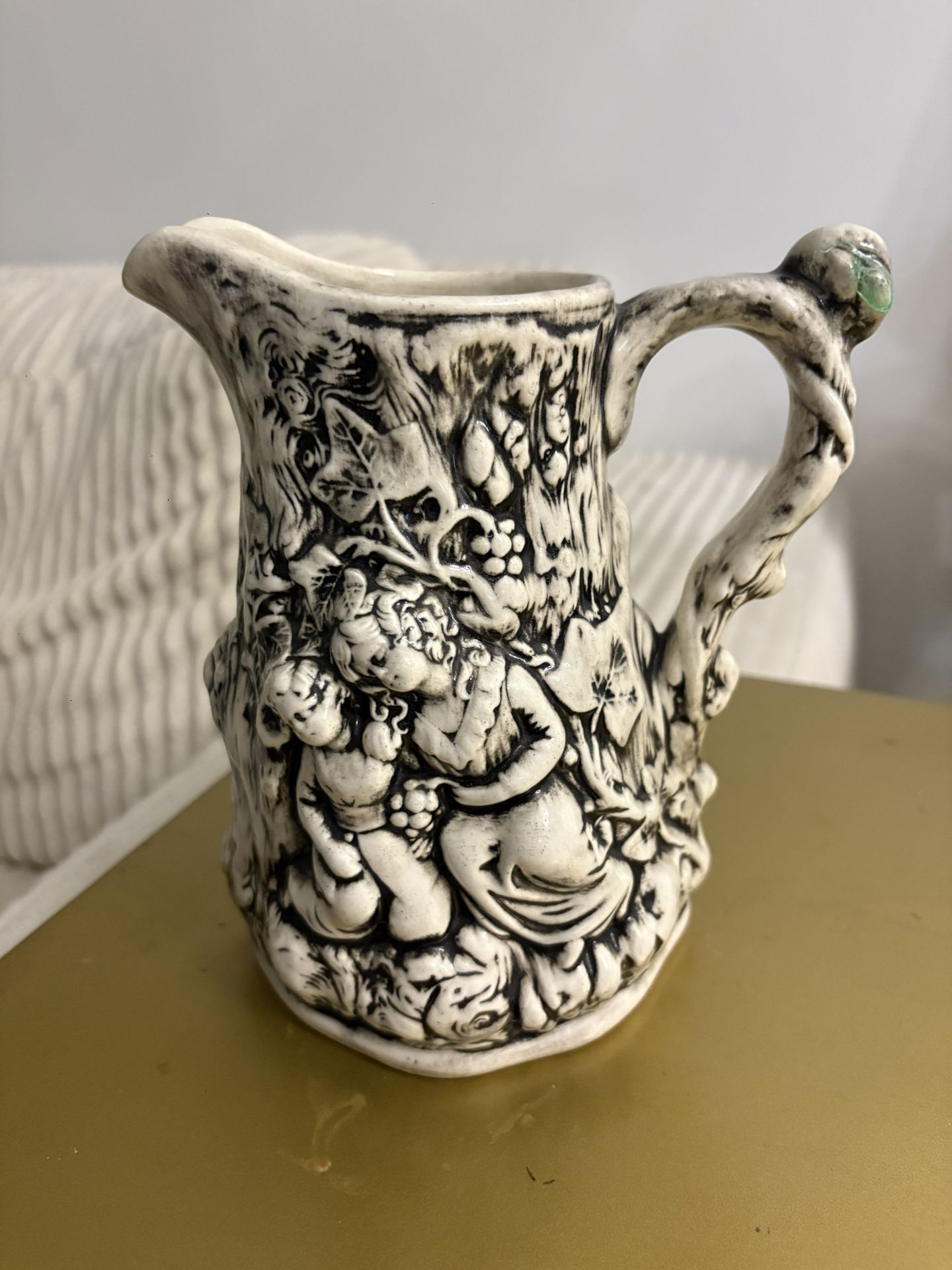 Lee Stoneware pitcher Or Decore