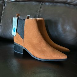 Women’s suede Boots Shoe 7 1/2 (7.5) Brand New Never Worn