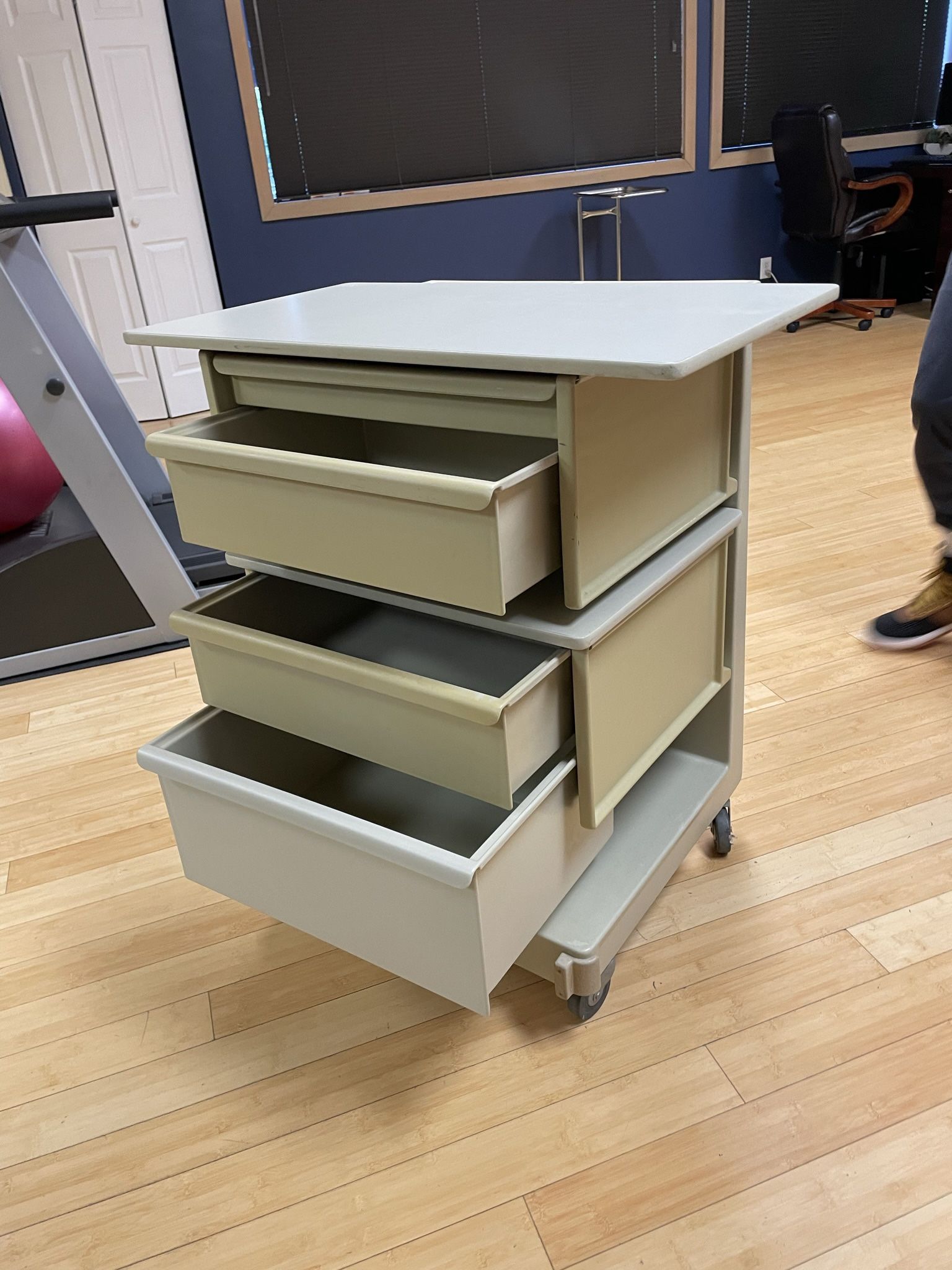 Rolling storage Medical Grade for Sale in Bothell, WA OfferUp