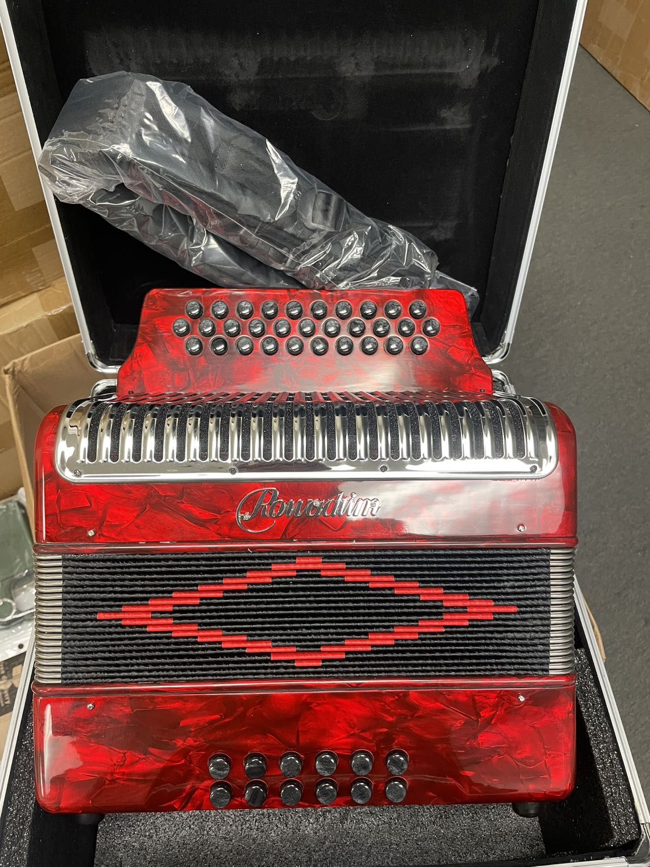 31-key 12-bass, Push-pull Accordion