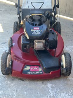 TORO Lawnmower Self Propelled 22 inches cut. Gas Powered Lawn Mower.