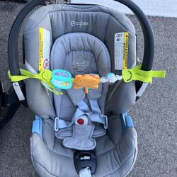Cyber Infant Car Seat With Base 