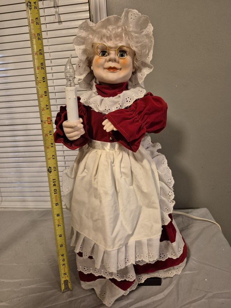 22" Miss. Santa Clous animated and illuminated