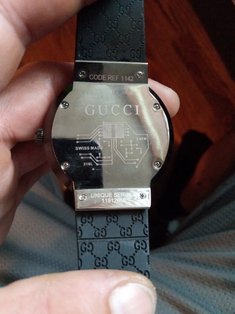 Gucci watch 1142 outlet fake