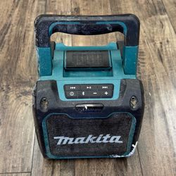Makita XRM07 Job Site Bluetooth Speaker