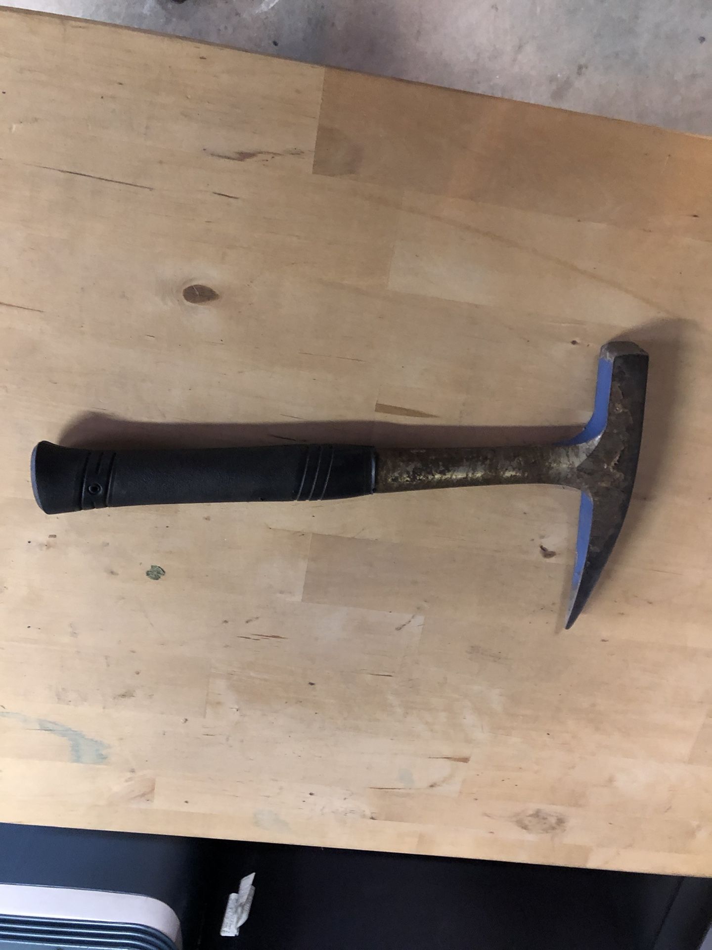 Tile hammer