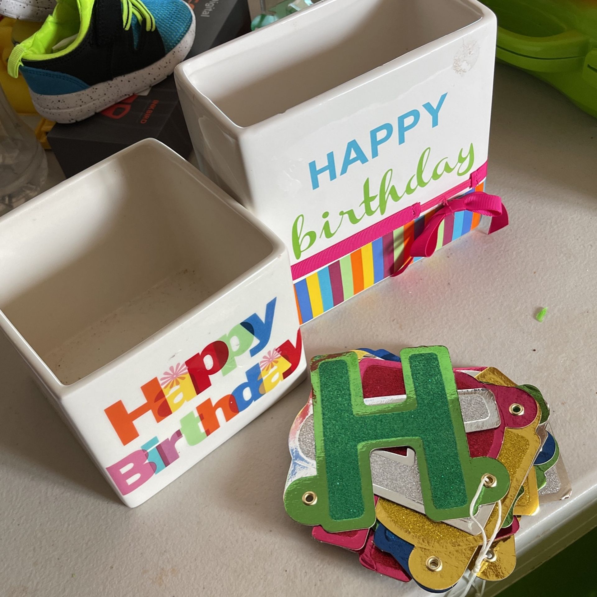 Happy Birthday Vases Lot And Sign
