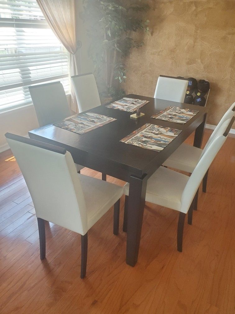 Beautiful Dining Room Table And Chairs