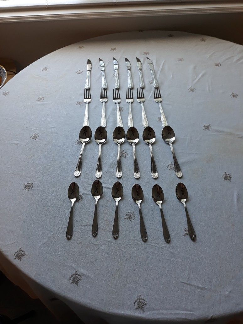 NEW AVALON 24 PIECE STAINLESS FLATWARE