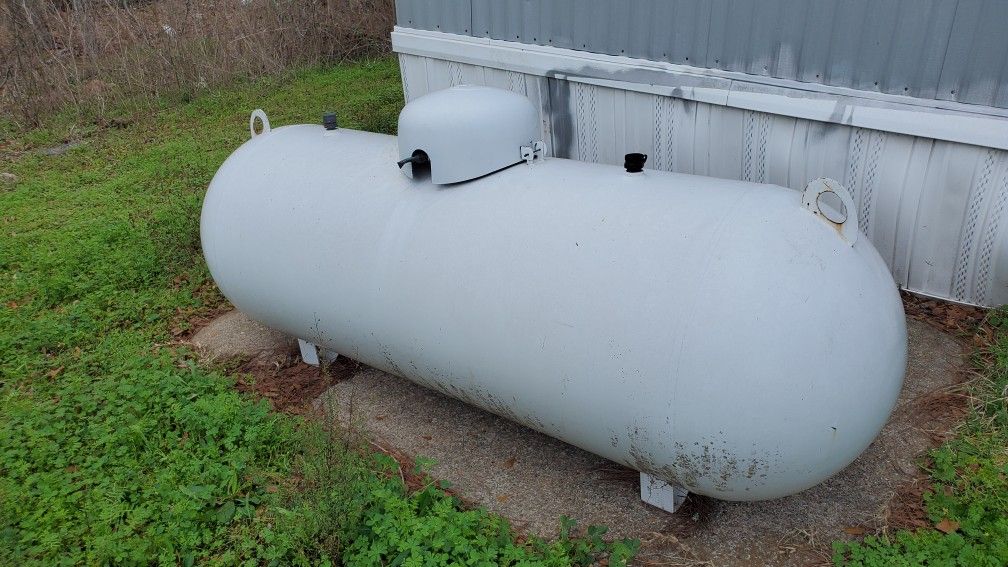 RUST PITTED 250 Gallon Propane Tank (For BBQ Smoker/not Safe To Hold Propane).