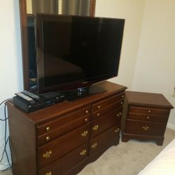 Bedroom Set, Dresser, Mirror, Nightstand - Very Nice, Moving Sale