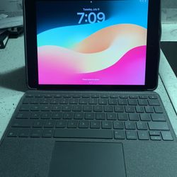 iPad 7th Generation (128 Gig , Wifi/Bluetooth) W/Case And Detachable Keyboard 