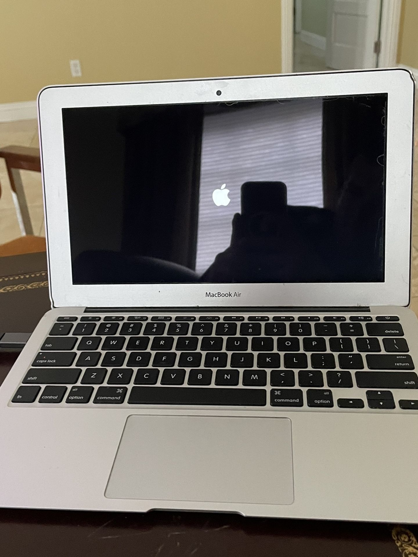 2014/15 Macbook Air 11 inch 1.4Ghz i5 4GB 128GB (OSX Big Sur)