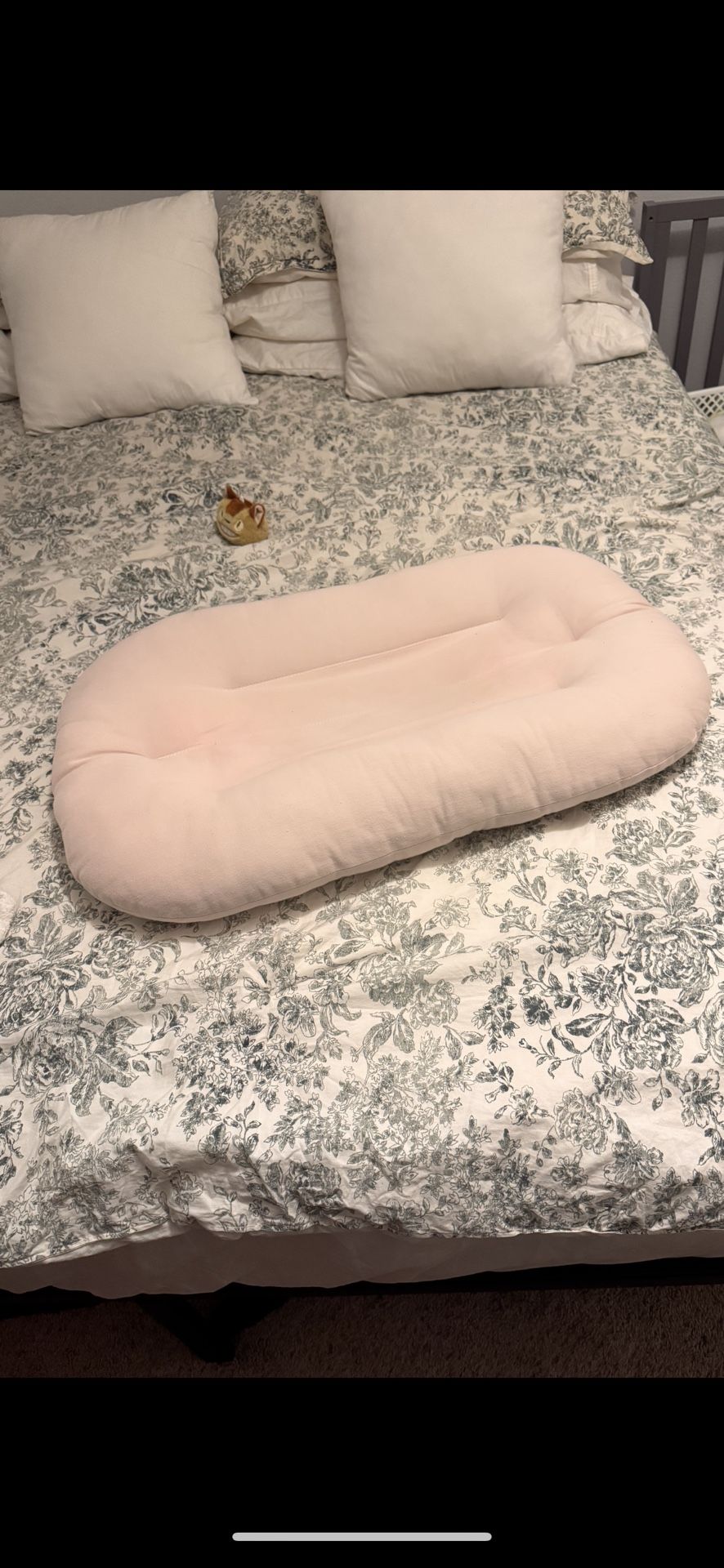 Snuggle Me Infant Lounger In Pink
