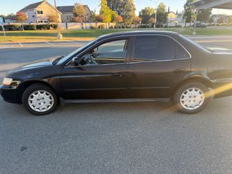 2000 HONDA ACCORD. Smogged & Registered. $2000 obo