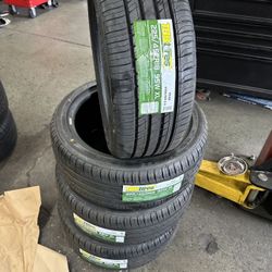 225 45 18 New Set Of Tires 
