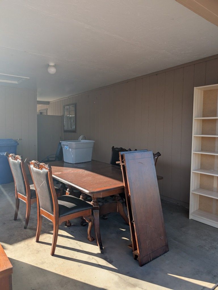 Large Table With 4 Chairs Claw foot
