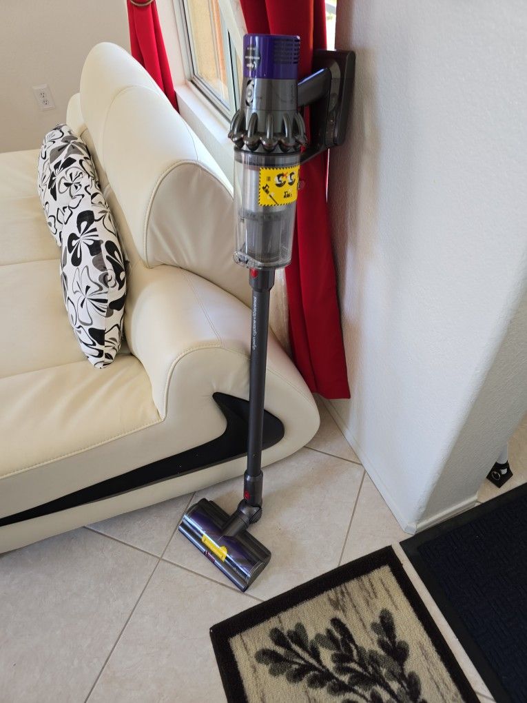 Dyson Cyclone V10 Animal Vacuum