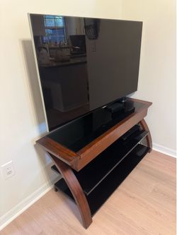Samsung TV 55” with TV stand