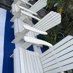 Patio  chairs set of 4  need to wash or paint