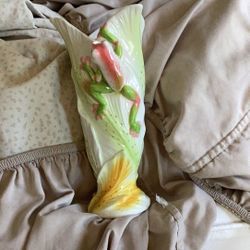 FROG VASE