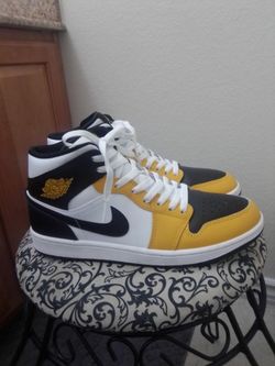Jordan 1 size 10,,no box