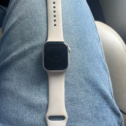 Apple watch series 7 starlight 41mm GPS only for Sale in Draper, UT