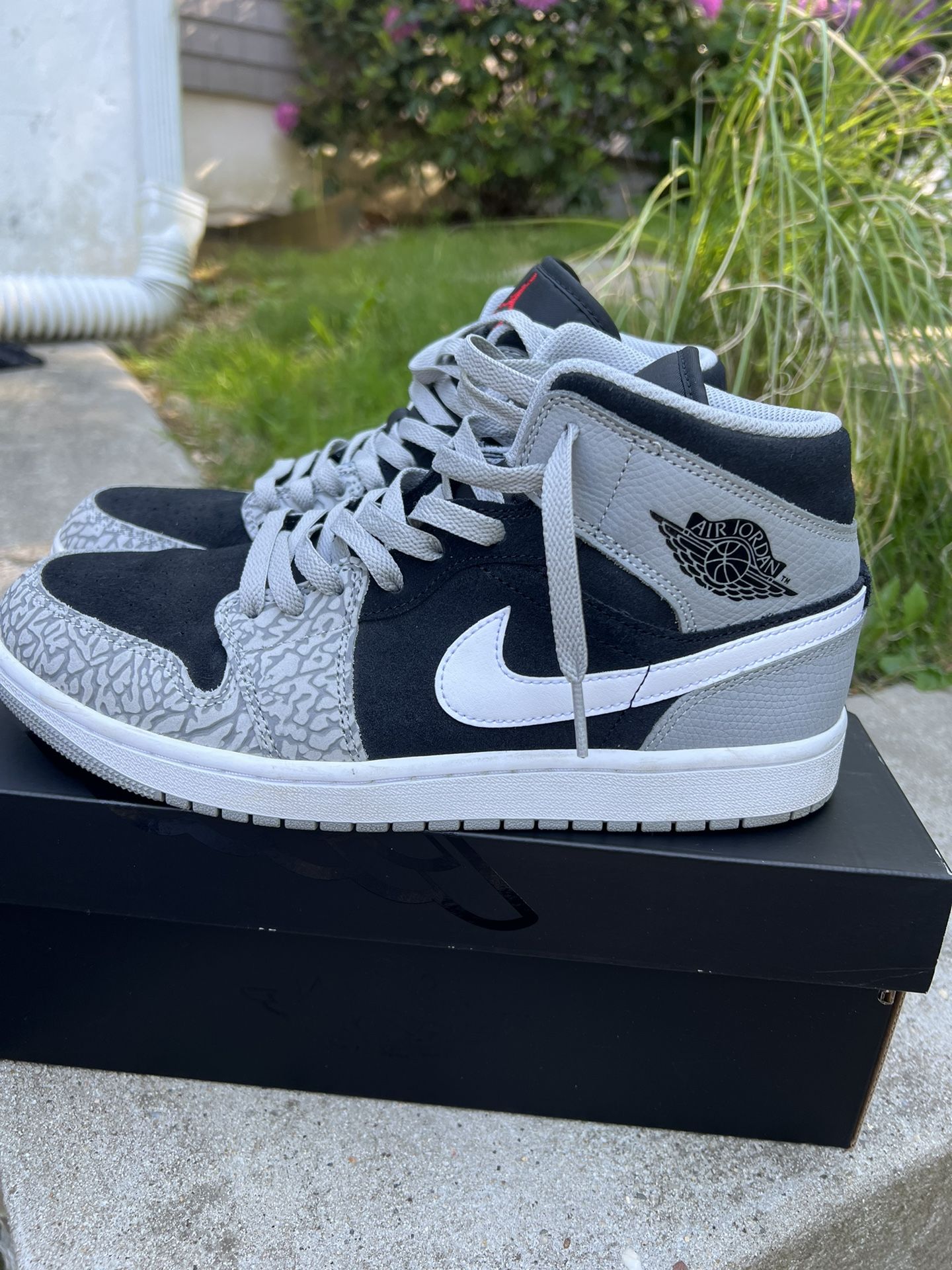 Jordan 1 Mid Elephant Toe for Sale in Cortlandt, NY - OfferUp