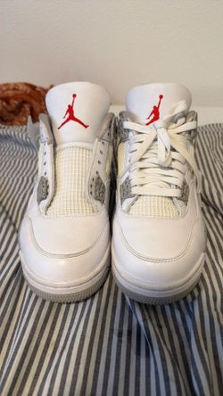 Jordan 4 Oreos ⚠️AUTHENTIC ⚠️, good condition bought them at cool kicks, no original box.