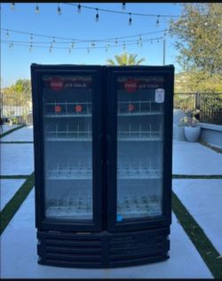 Commercial refrigerator