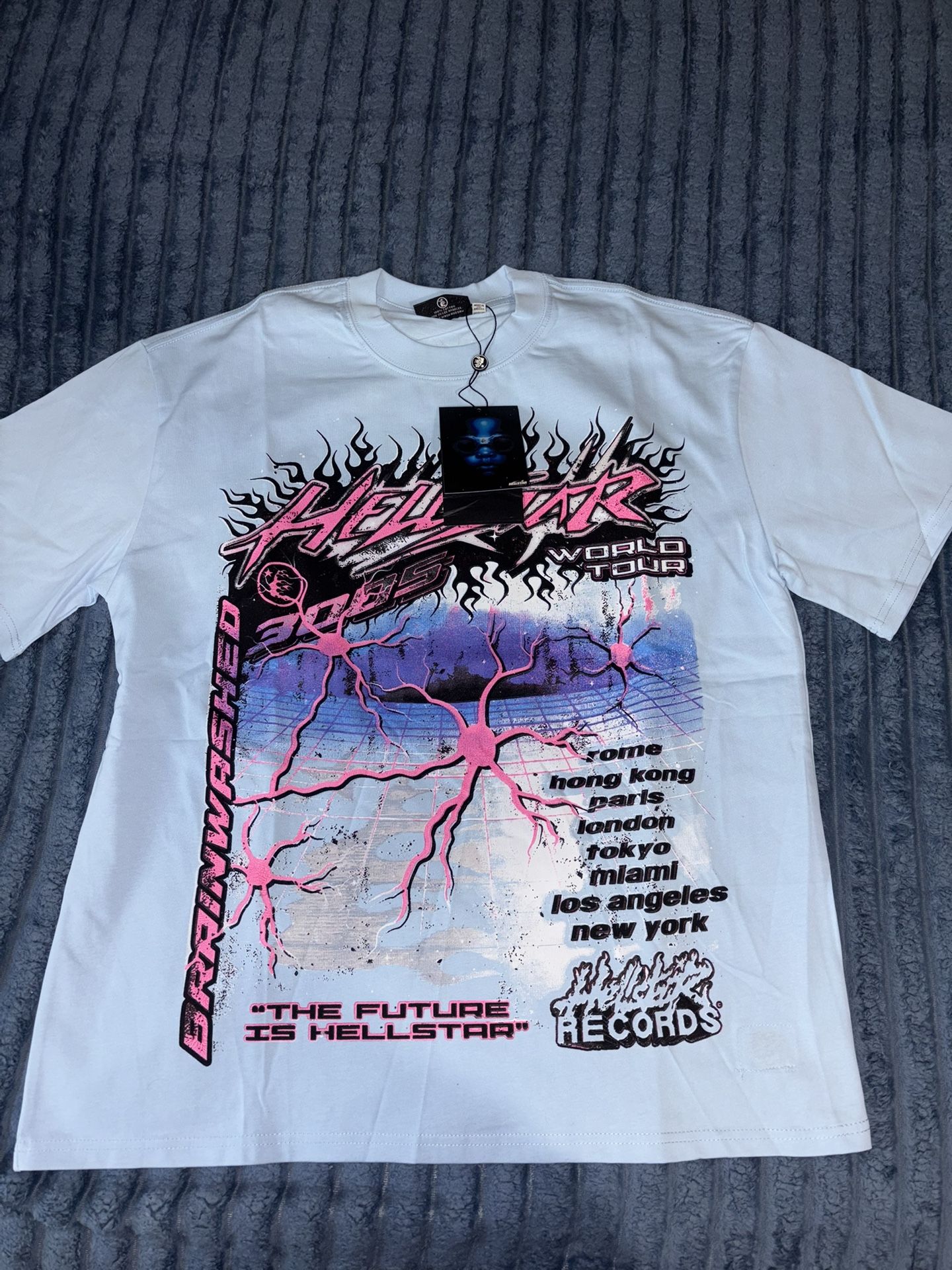🔥 HELLSTAR “WORLD TOUR 2025” GRAPHIC TEE — SIZE LARGE 🔥