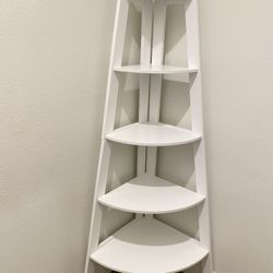 Used (Like-New) Home Accents Ladder Shelf -White-Wood. Current Market price $199. Like-new, in excellent condition
