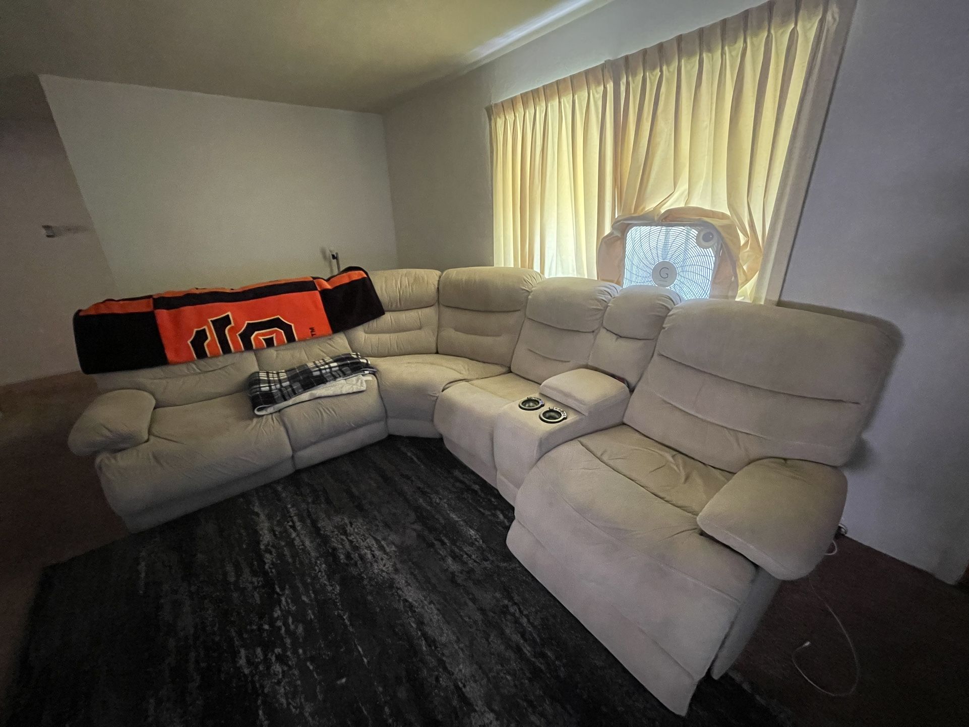 SECTIONAL COUCH