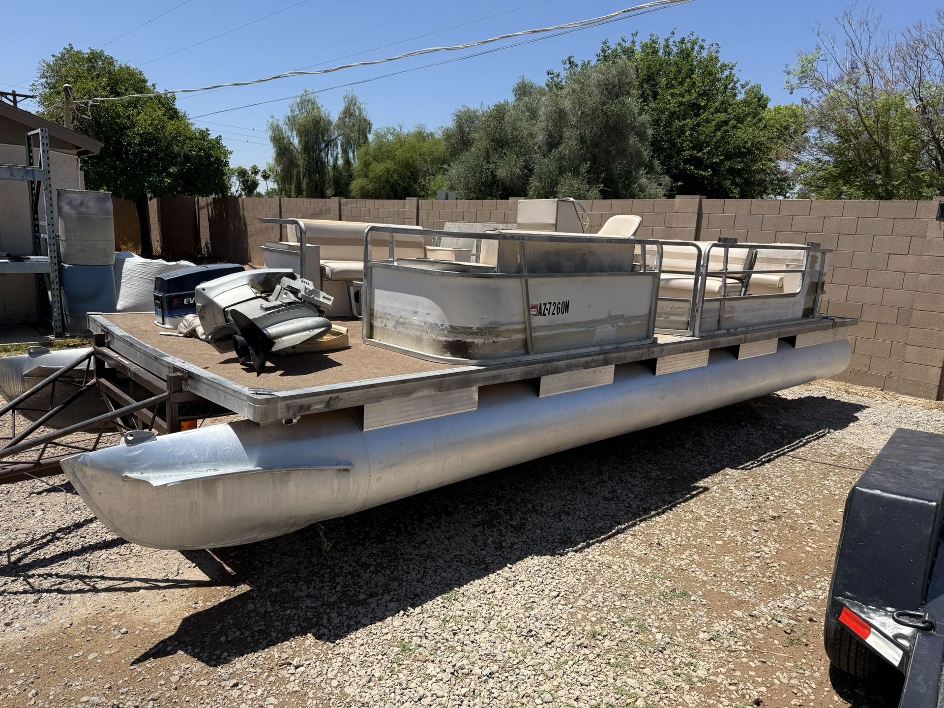 1984 Bass tracker Pontoon