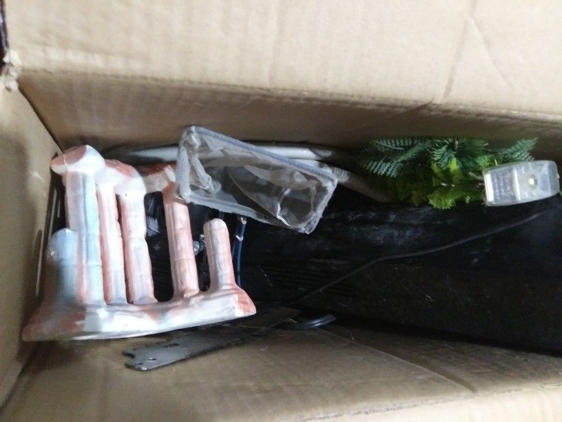 LIKE NEW EXPENSIVE PRETTY AQUARIUM ITEMS