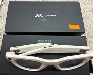 OAKLEY META GLASSES
