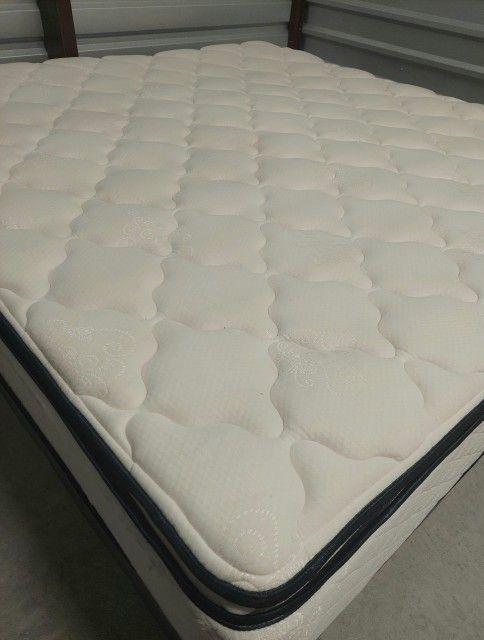 KING MATTRESS & BOX SPRINGS