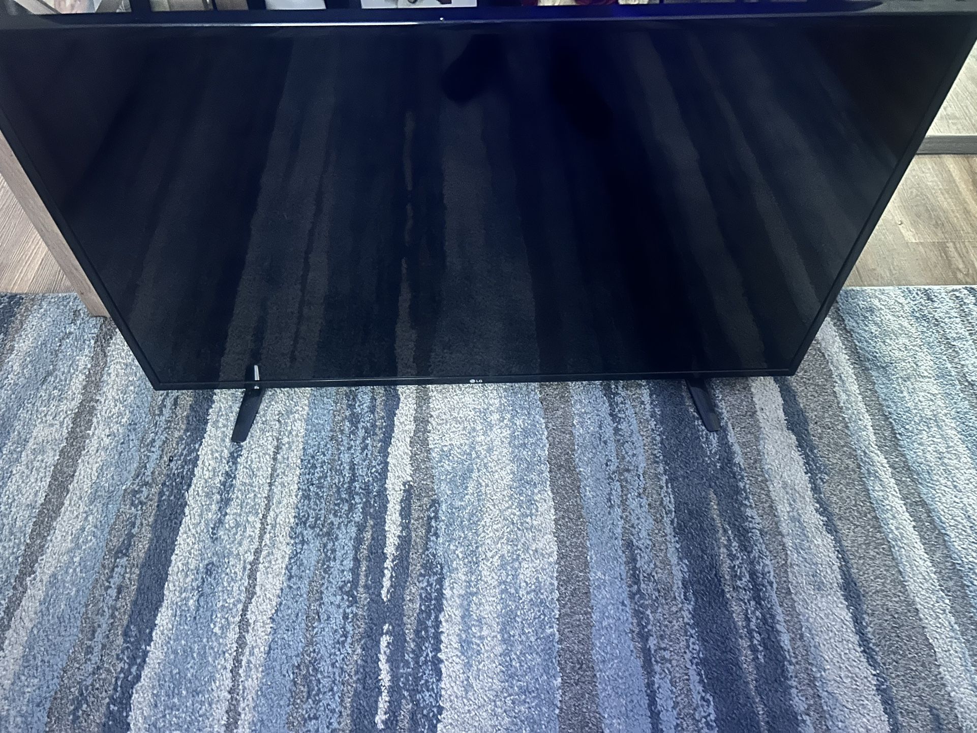 50 Inch LG Flatscreen Tv