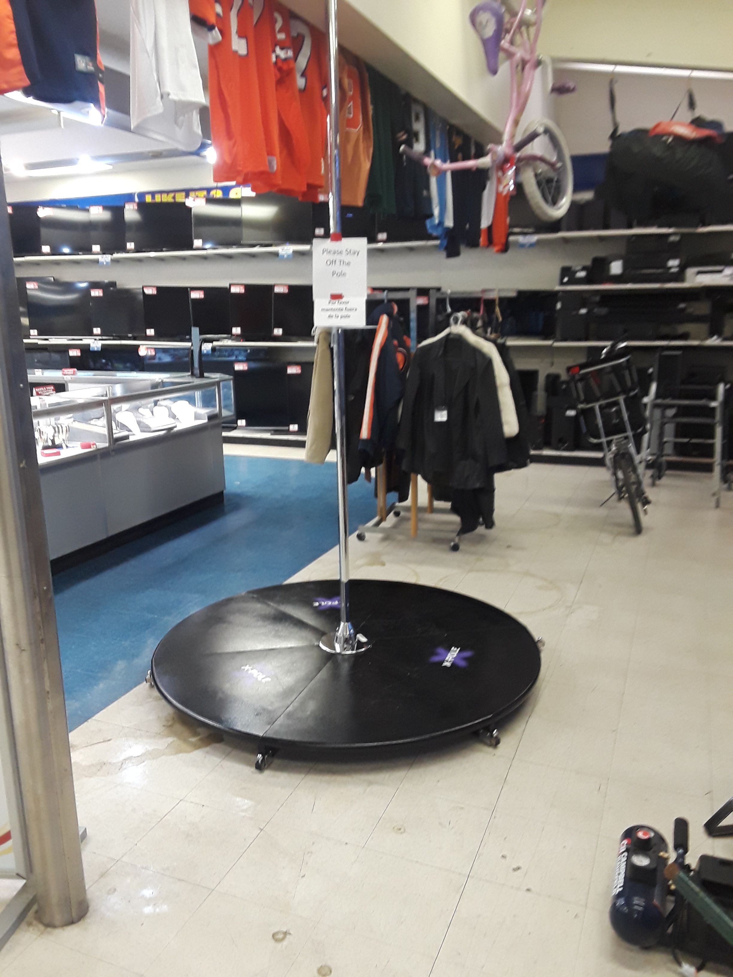 X-stage exercise / stripper pole