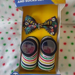 DC Comics Justice League Bow-tie & Socks Gift Set, 0-12M