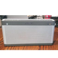 Bose Soundlink III Bluetooth  Speaker Gray VVGC Works Perfectly Has Charger