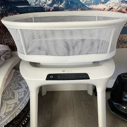 4moms mamaRoo Sleep Bassinet - Like New - Newborn To 6 Months